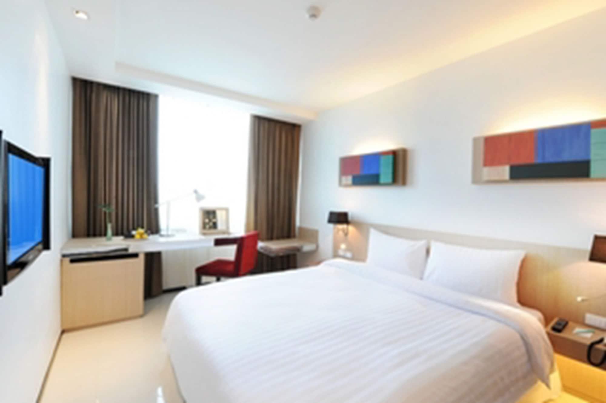 Vic 3 Bangkok Hotel Экстерьер фото