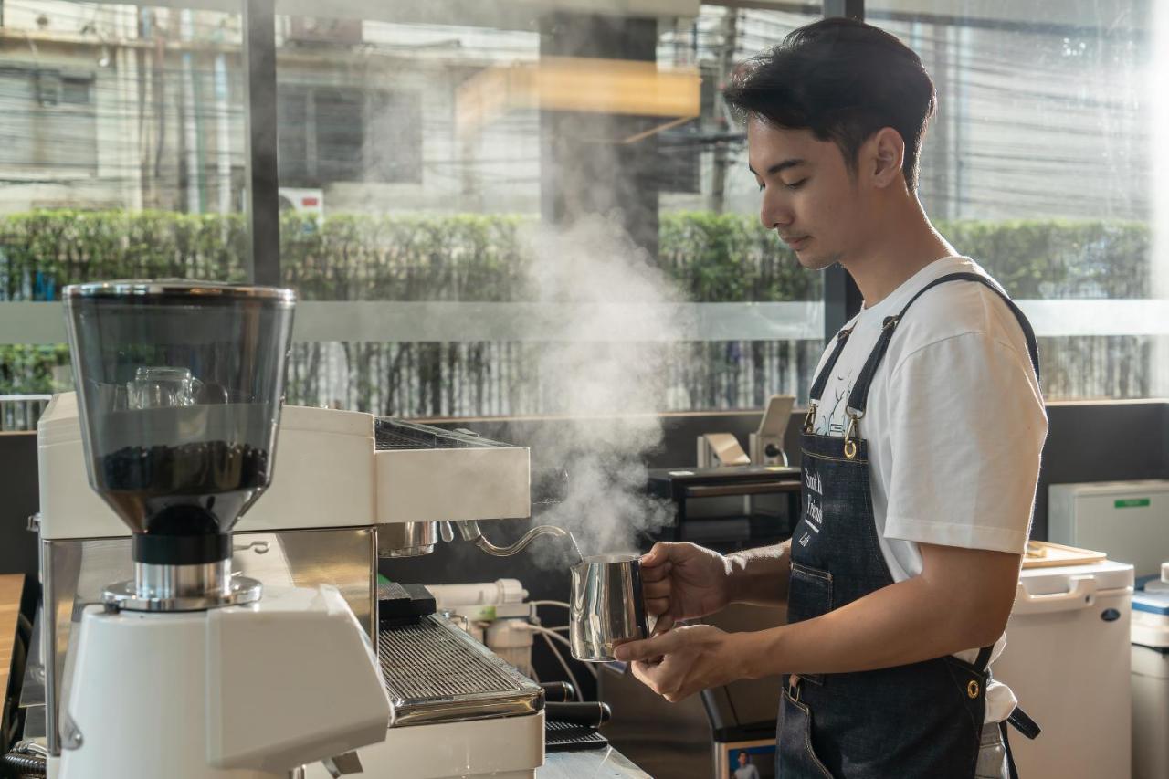 Vic 3 Bangkok Hotel Экстерьер фото