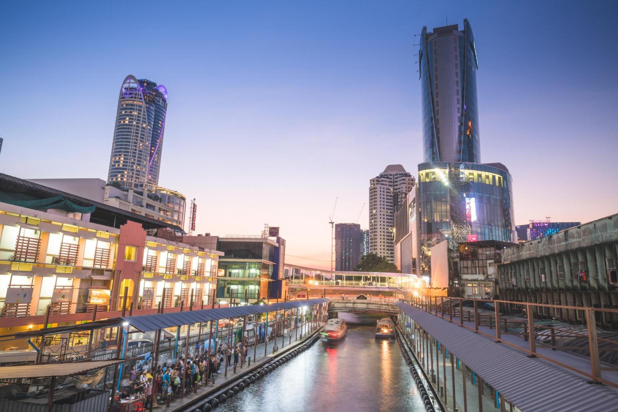 Vic 3 Bangkok Hotel Экстерьер фото