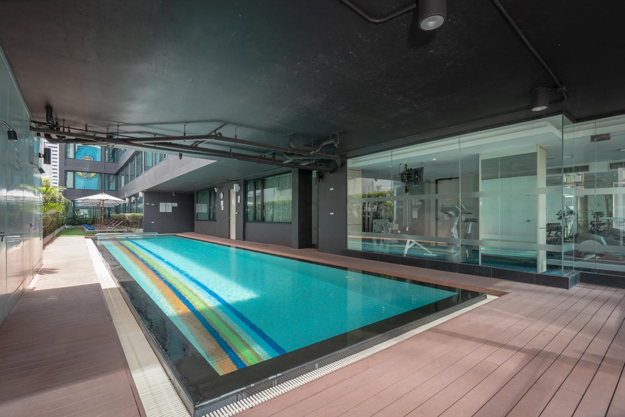 Vic 3 Bangkok Hotel Экстерьер фото