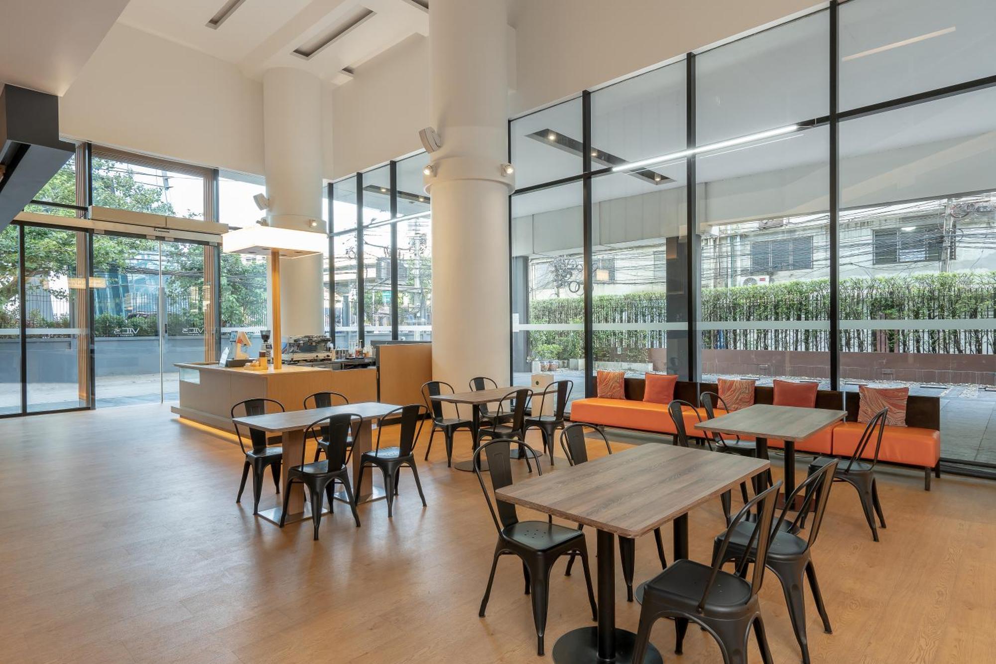 Vic 3 Bangkok Hotel Экстерьер фото