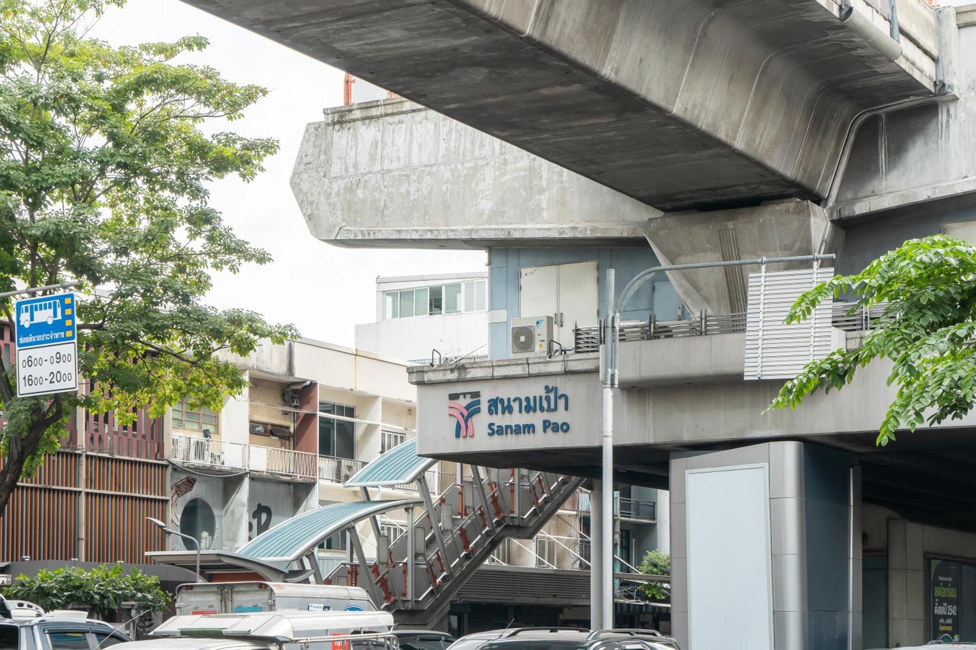 Vic 3 Bangkok Hotel Экстерьер фото