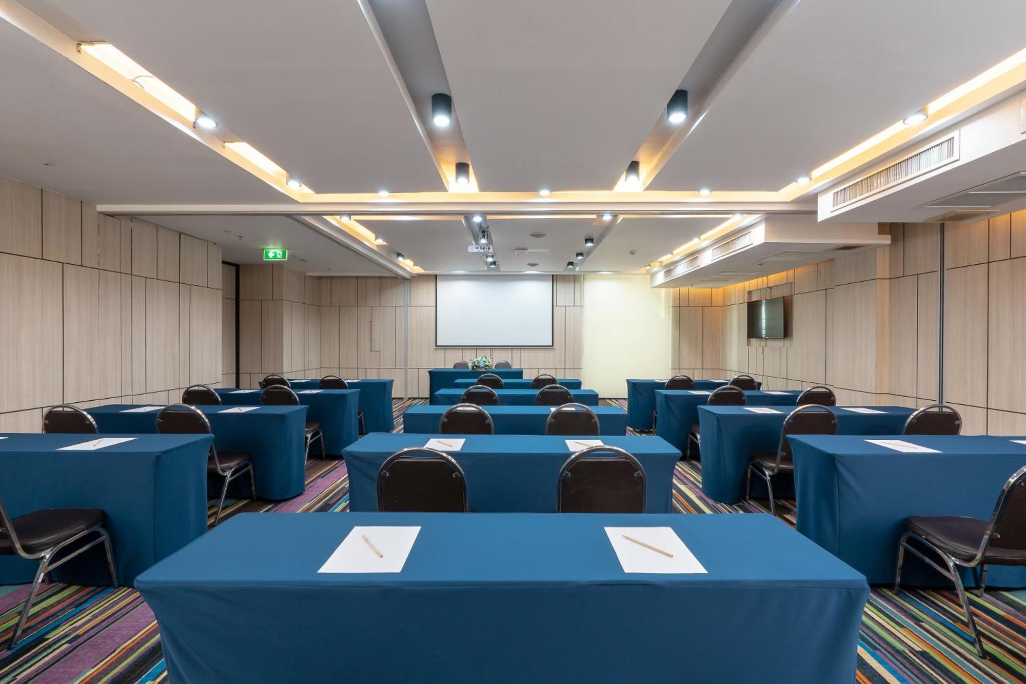 Vic 3 Bangkok Hotel Экстерьер фото