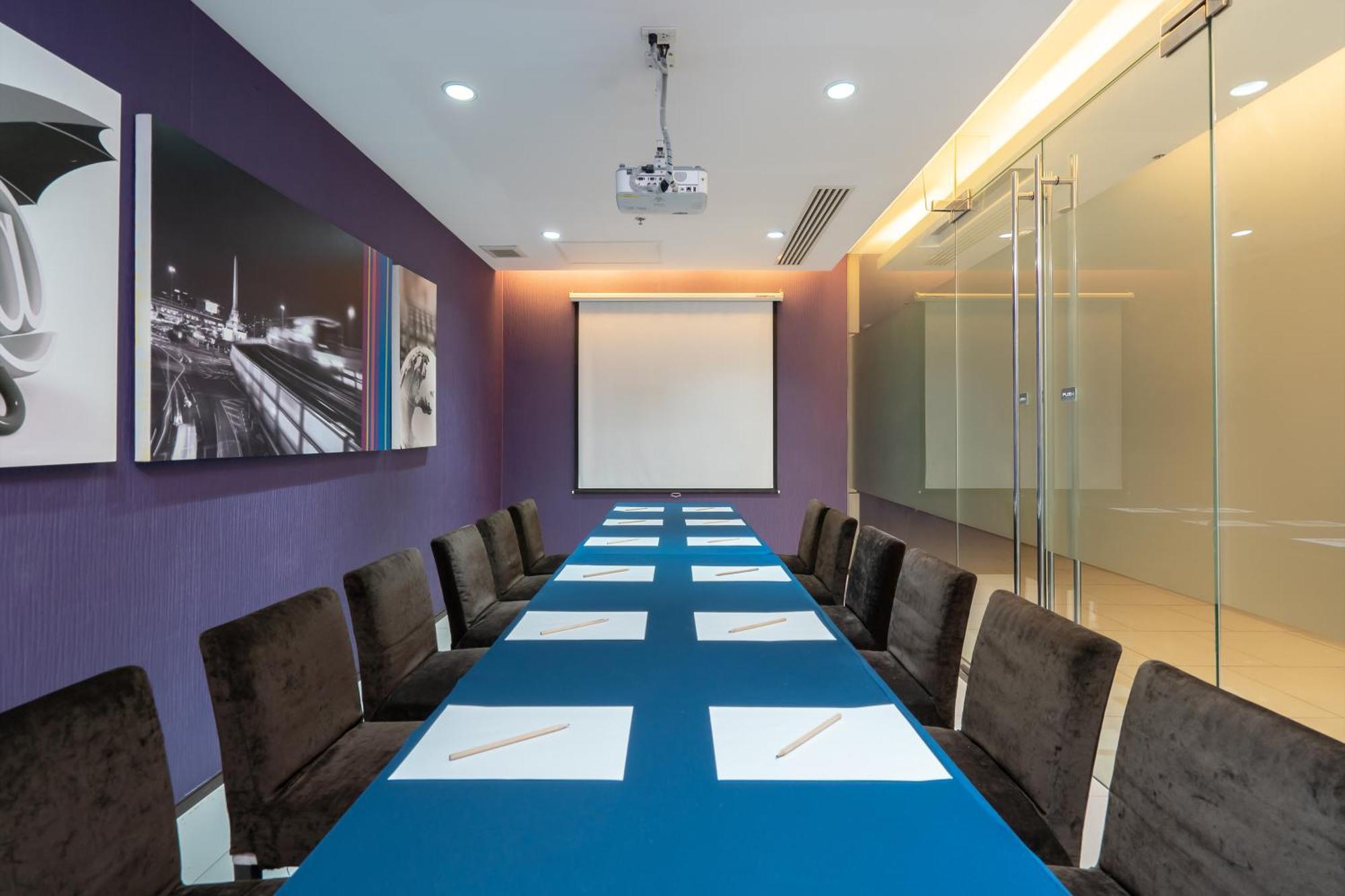 Vic 3 Bangkok Hotel Экстерьер фото