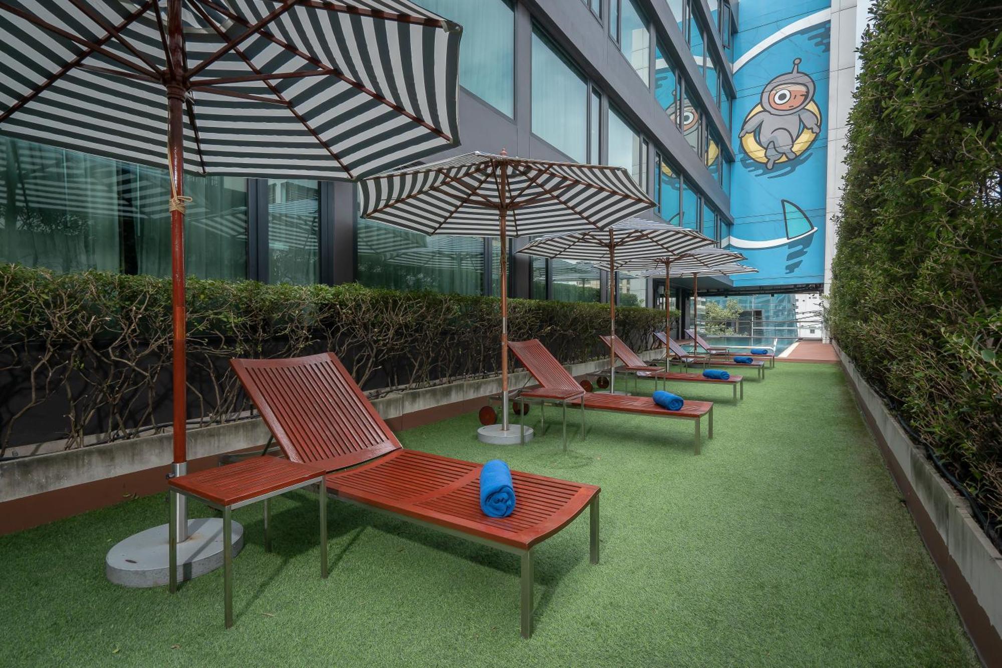 Vic 3 Bangkok Hotel Экстерьер фото