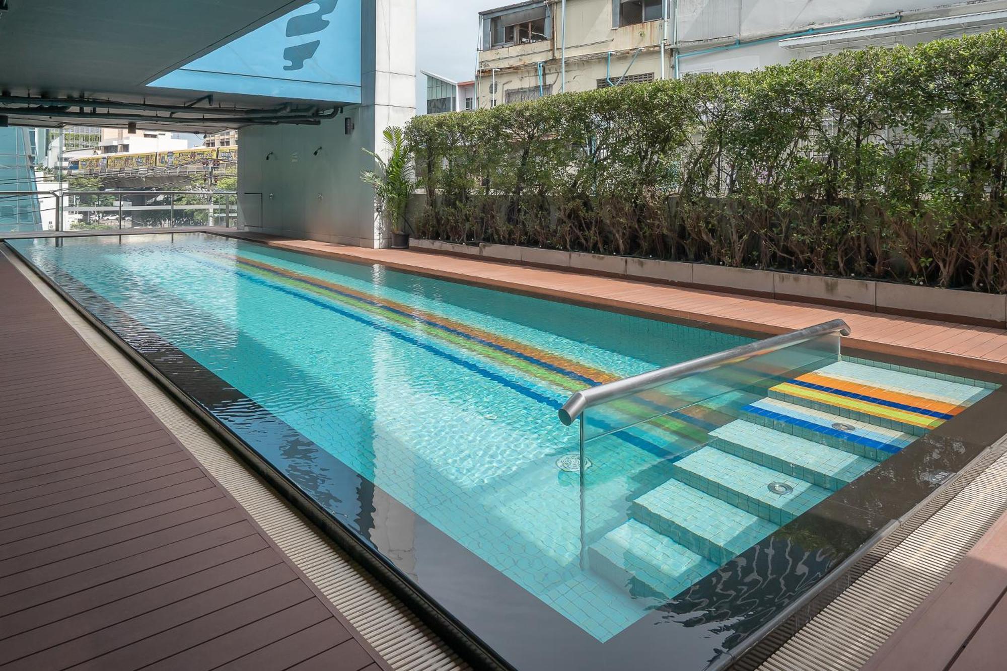 Vic 3 Bangkok Hotel Экстерьер фото