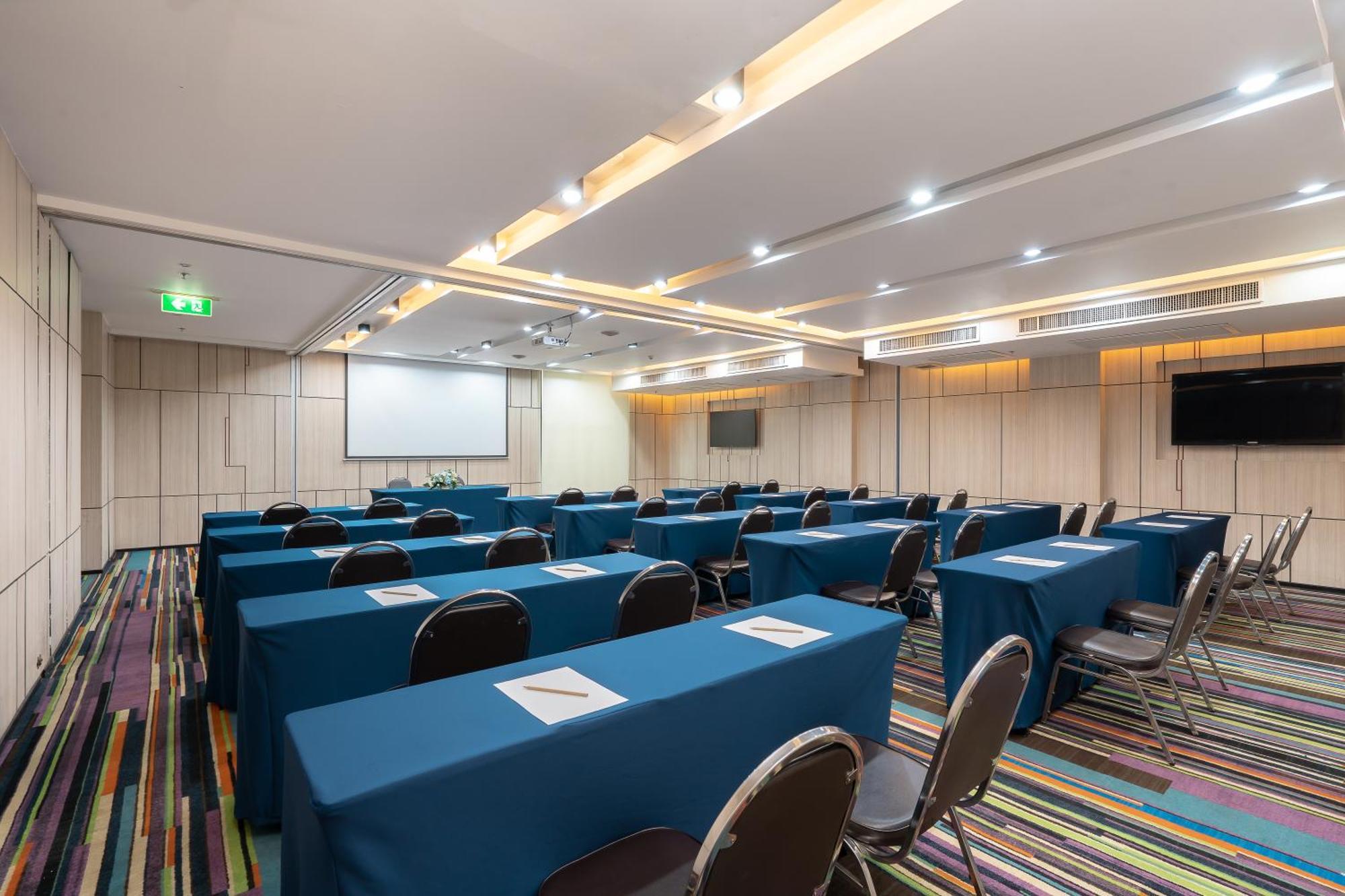 Vic 3 Bangkok Hotel Экстерьер фото