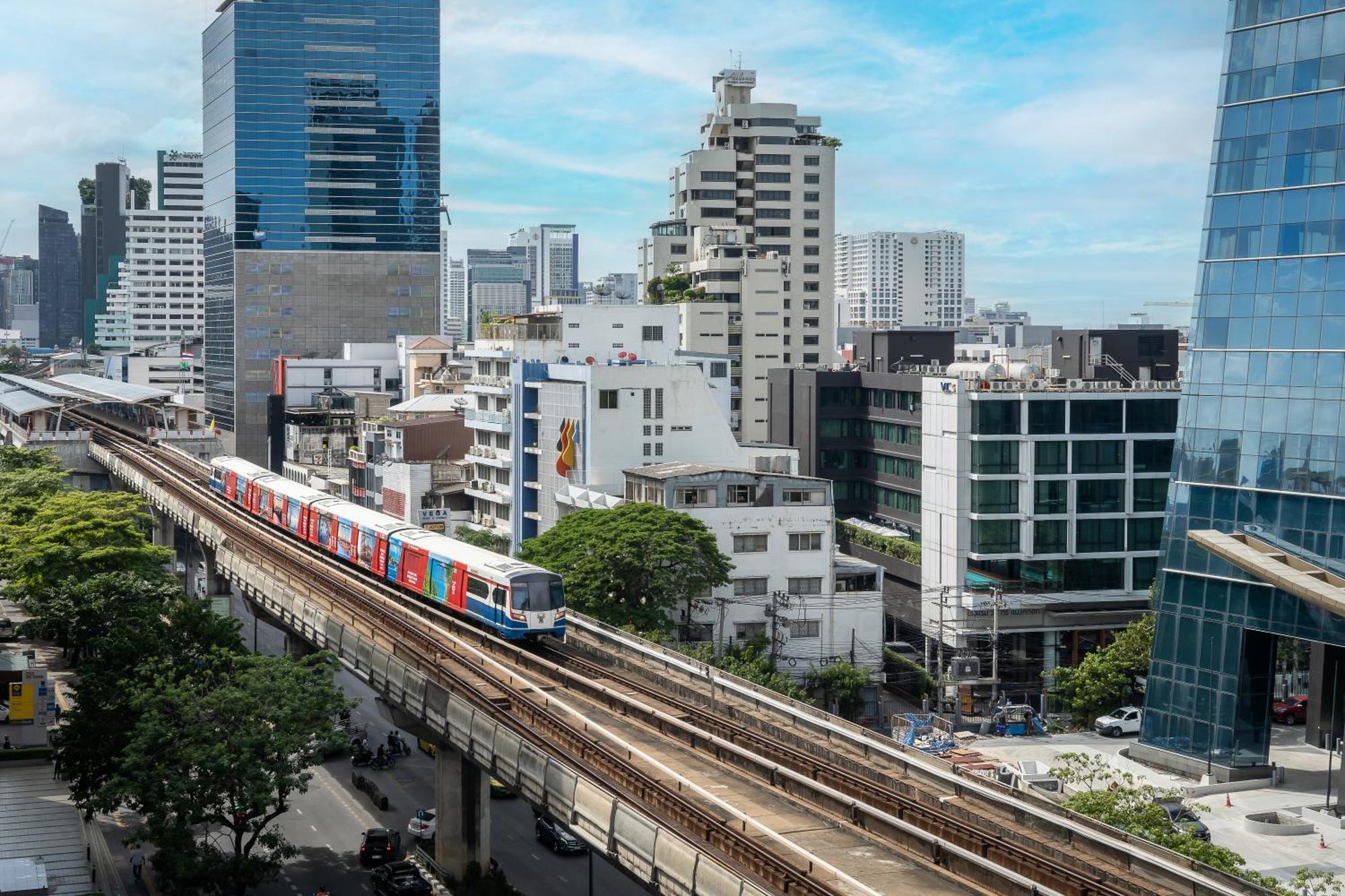 Vic 3 Bangkok Hotel Экстерьер фото