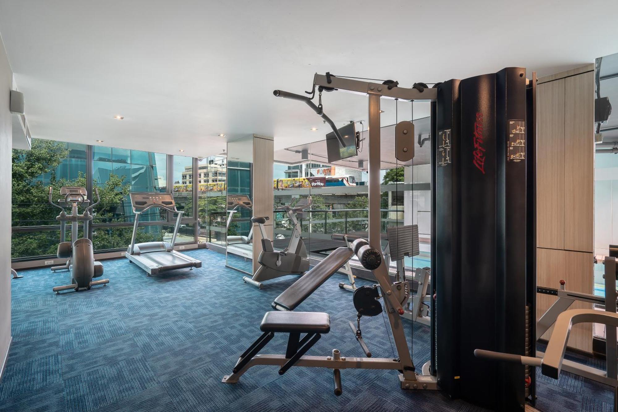 Vic 3 Bangkok Hotel Экстерьер фото