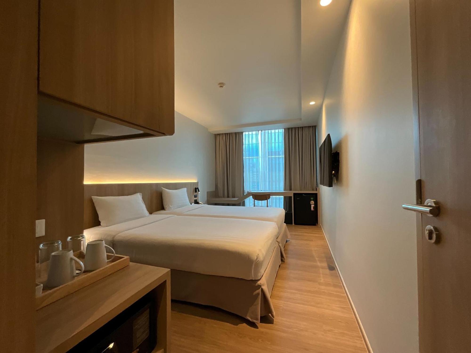 Vic 3 Bangkok Hotel Экстерьер фото