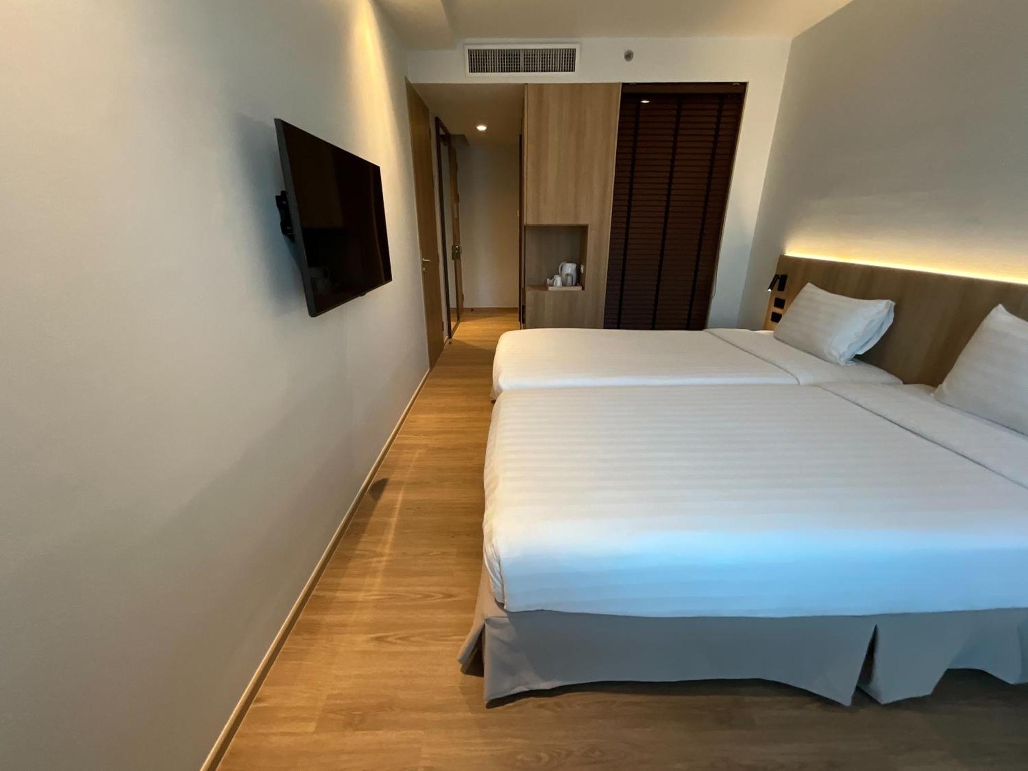 Vic 3 Bangkok Hotel Экстерьер фото