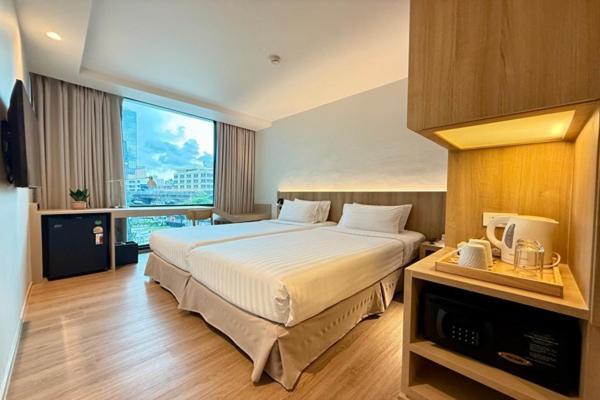Vic 3 Bangkok Hotel Экстерьер фото