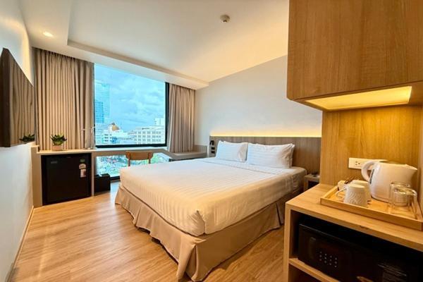 Vic 3 Bangkok Hotel Экстерьер фото